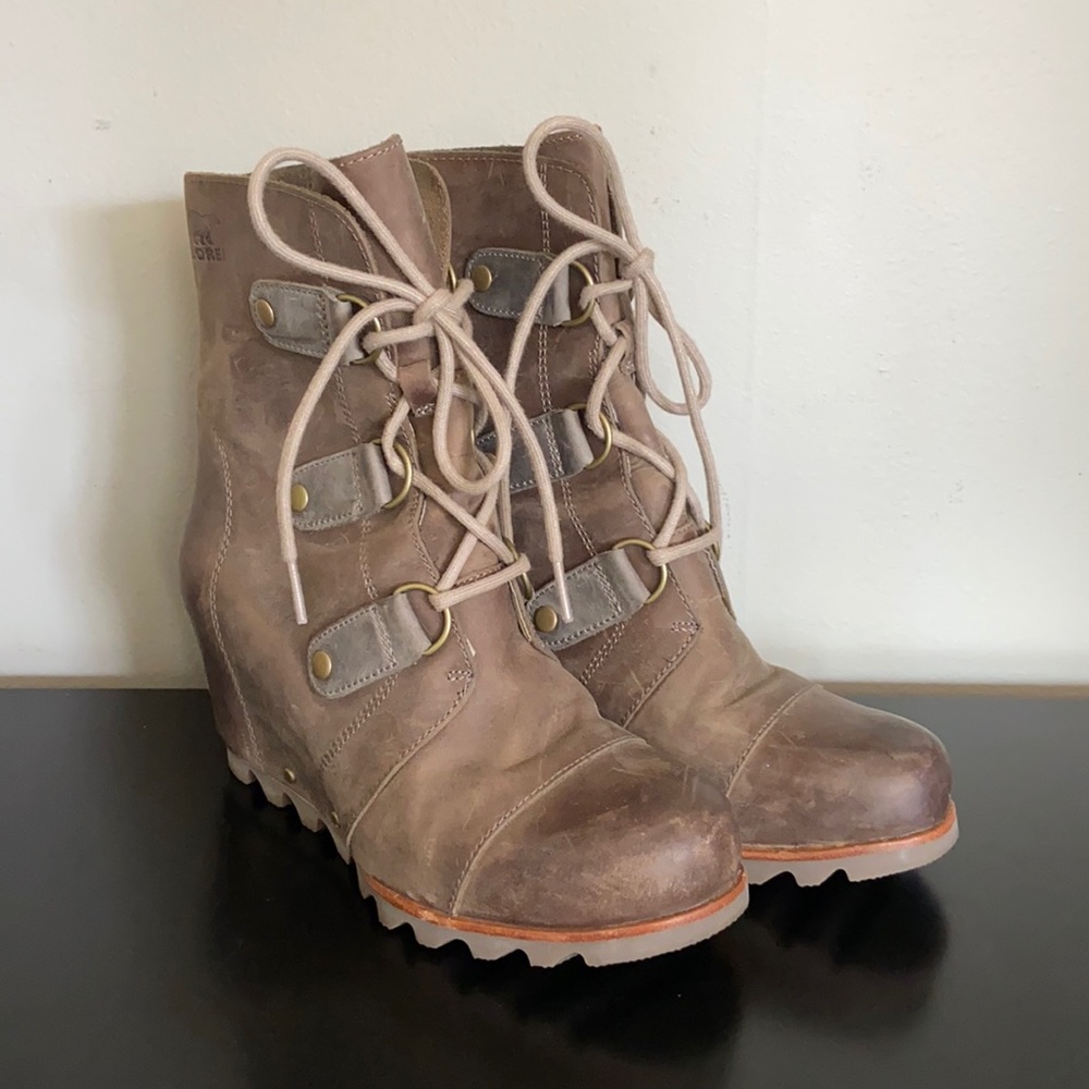 Sorel Joan of Arctic lace up boots